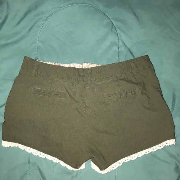 olive green shorts from agaci - Picture 2 of 2